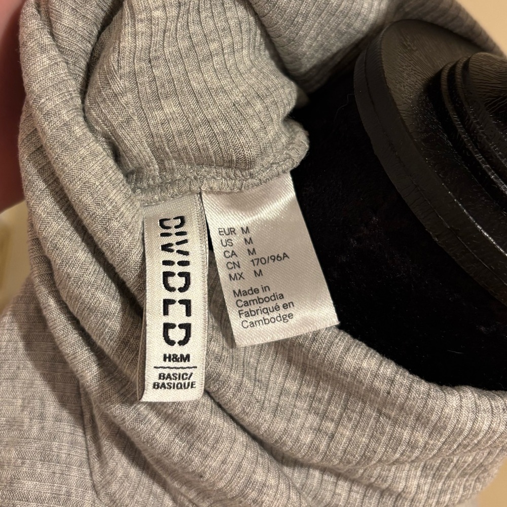 H&M Light Gray Turtleneck Sweater - Picture 3 of 3